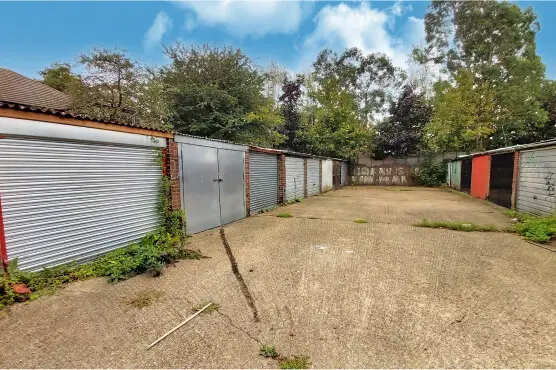 Woodside Close, RM11